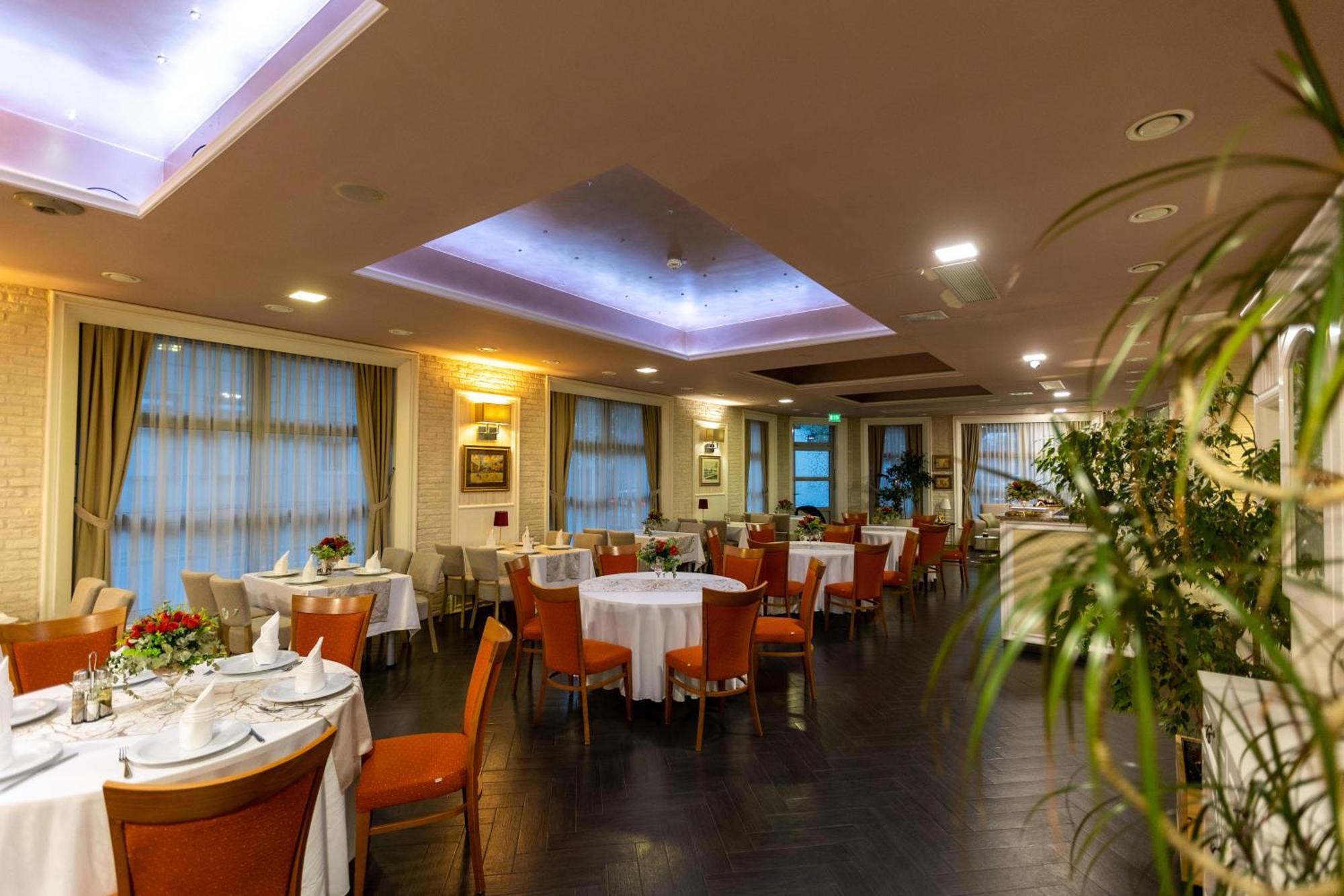 Art Hotel Slavonski Brod Luaran gambar